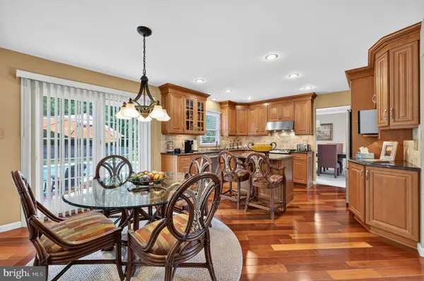 2 DOMINION DR, Marlton, NJ 08053