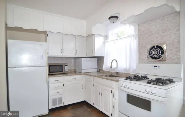 17 W SUMMIT AVE, Haddonfield, NJ 08033