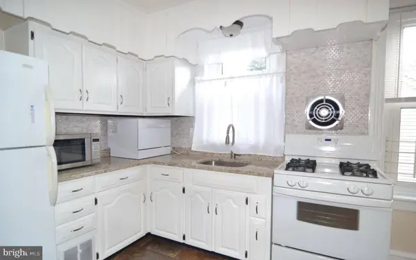 17 W SUMMIT AVE, Haddonfield, NJ 08033