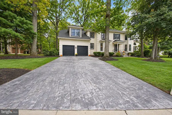 8 YORKSHIRE DR, Voorhees, NJ 08043