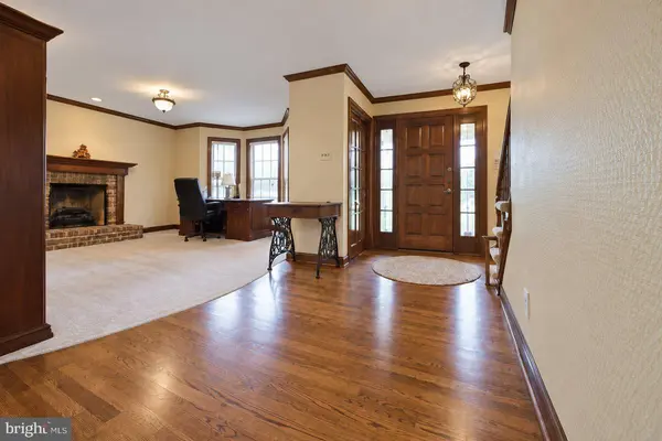 8 YORKSHIRE DR, Voorhees, NJ 08043