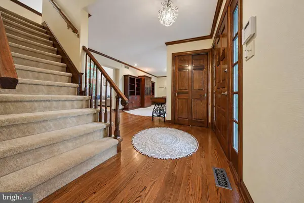 8 YORKSHIRE DR, Voorhees, NJ 08043