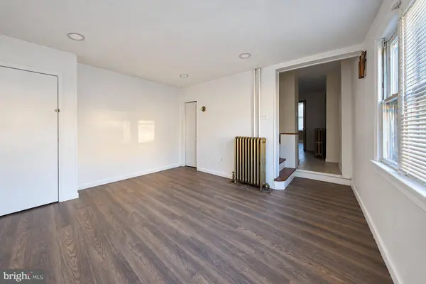 46 E UNION ST, Burlington, NJ 08016