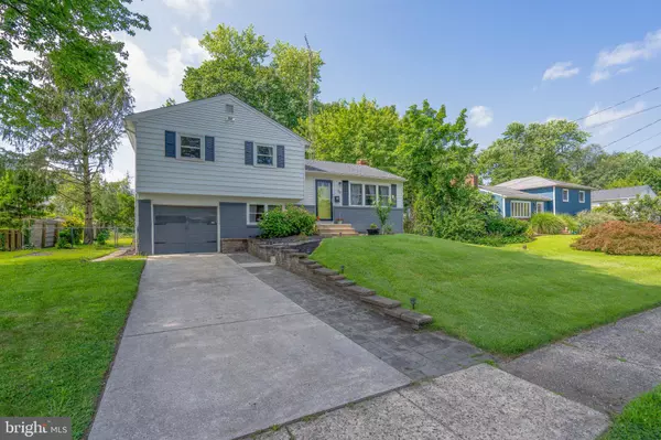 20 RANDOLPH DR, Mount Holly, NJ 08060