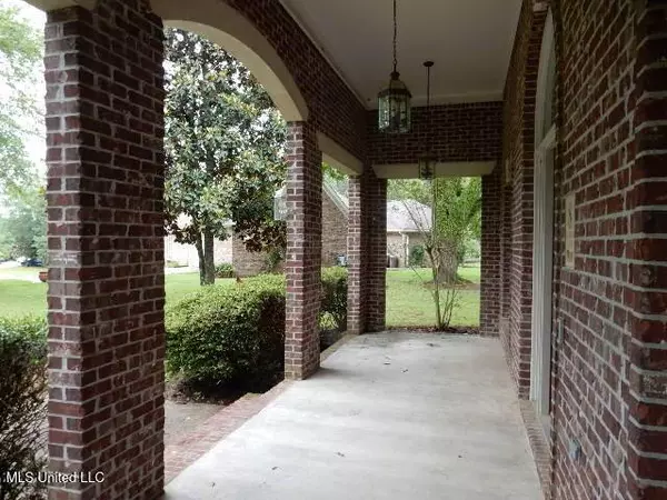 8 Auburn Lane, Hattiesburg, MS 39401