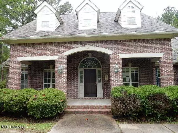8 Auburn Lane, Hattiesburg, MS 39401