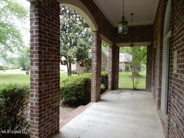 8 Auburn Lane, Hattiesburg, MS 39401