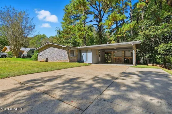 2372 Upper Drive, Pearl, MS 39208