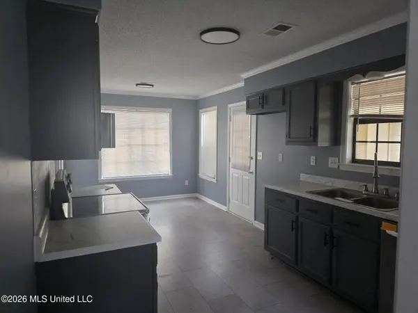 647 Woodsmoke Drive, Southaven, MS 38671