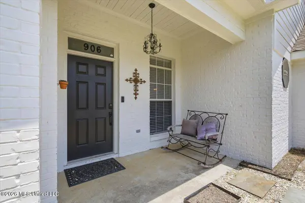 906 Oakwood Cove, Pearl, MS 39208