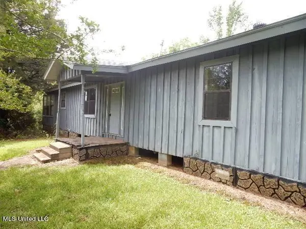 304 Old Highway 21, Forest, MS 39074