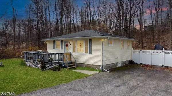 6 Pine St, Vernon Twp., NJ 07422