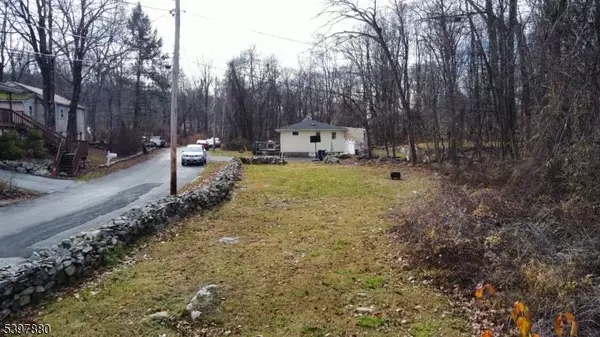 6 Pine St, Vernon Twp., NJ 07422