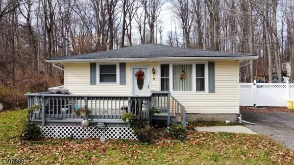 6 Pine St, Vernon Twp., NJ 07422