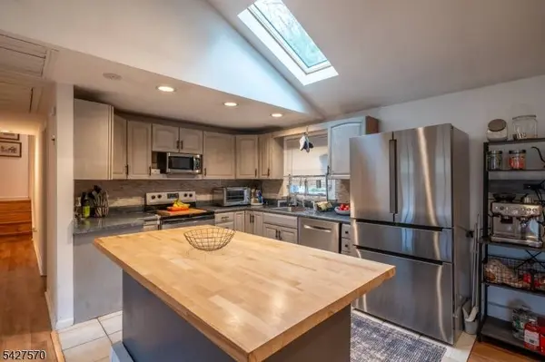 44 Venetian Dr, Jefferson Twp., NJ 07849