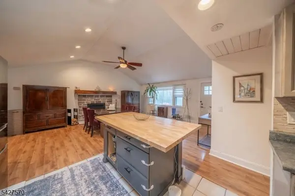 44 Venetian Dr, Jefferson Twp., NJ 07849