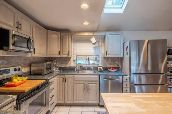 44 Venetian Dr, Jefferson Twp., NJ 07849