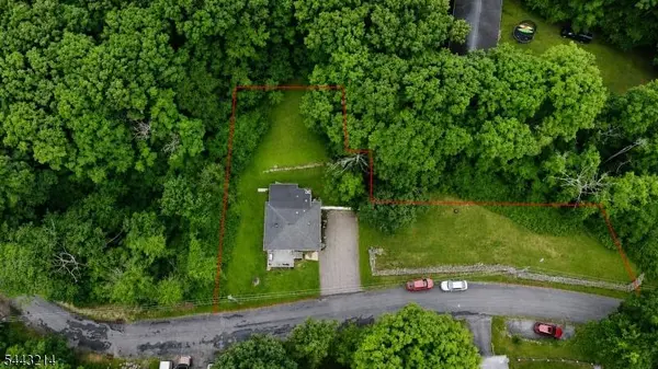 6 Pine St E, Vernon Twp., NJ 07422