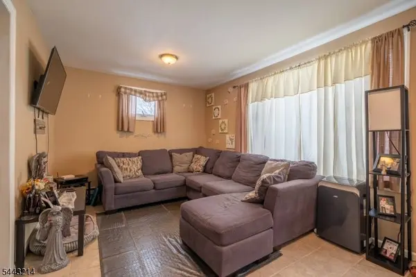 6 Pine St E, Vernon Twp., NJ 07422