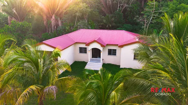 Modern 4 bedroom Home in Peaceful Cayo district,