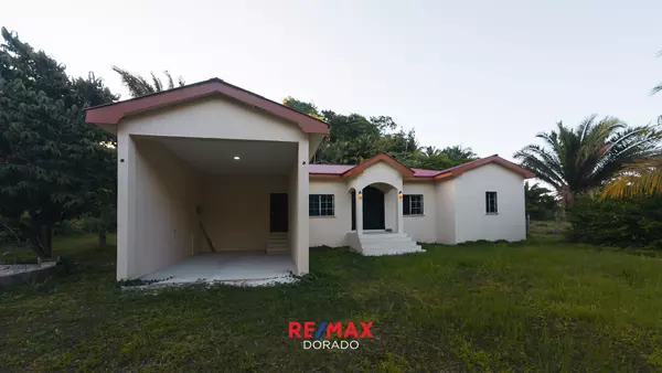 Modern 4 bedroom Home in Peaceful Cayo district