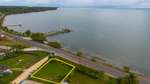 Uninterrupted Caribbean Sea Views – Prime Coastal Property in Punta Gorda Town!