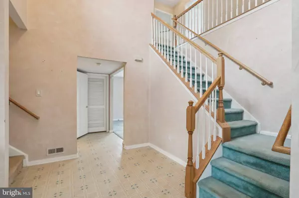 12 BARTON WAY, Mount Laurel, NJ 08054