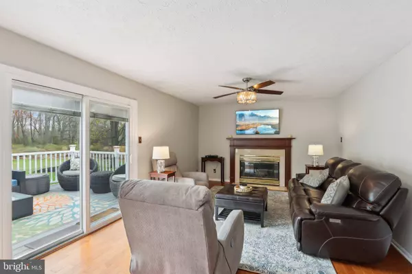 208 CHURCHILL DOWNS CT, Mount Laurel, NJ 08054