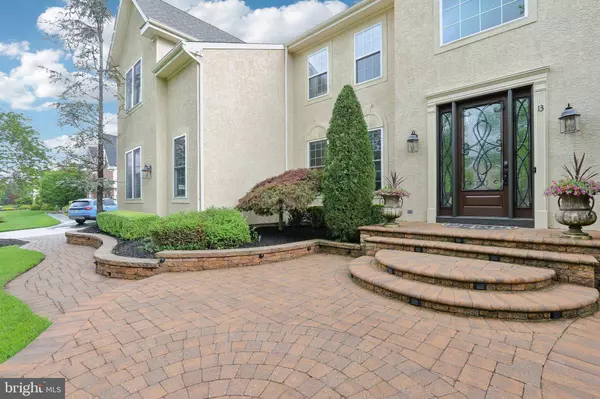 13 LENAPE CT, Mount Laurel, NJ 08054