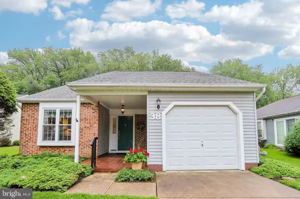 38 FALMOUTH DR, Mount Laurel, NJ 08054