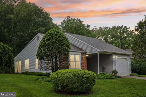 38 FALMOUTH DR, Mount Laurel, NJ 08054