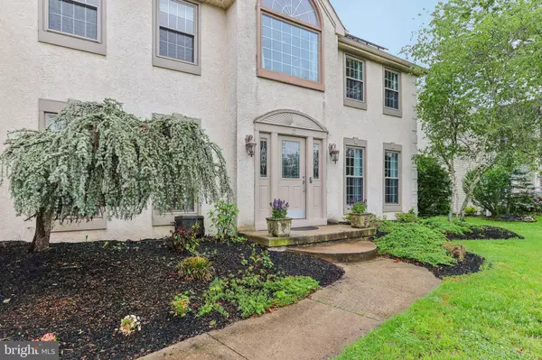 27 HORSESHOE DR, Mount Laurel, NJ 08054