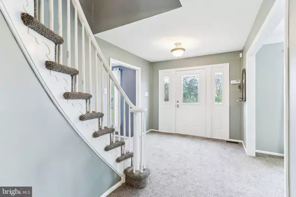 27 HORSESHOE DR, Mount Laurel, NJ 08054