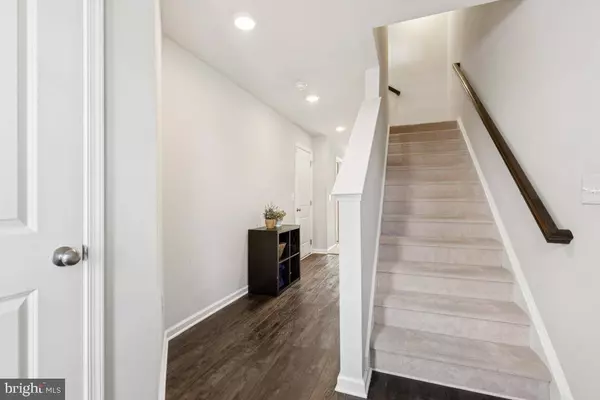 16 NAPLES LN, Mount Laurel, NJ 08054