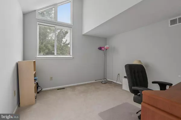 32 MICHAELSON DR, Mount Laurel, NJ 08054