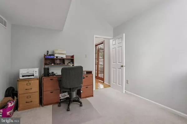 32 MICHAELSON DR, Mount Laurel, NJ 08054