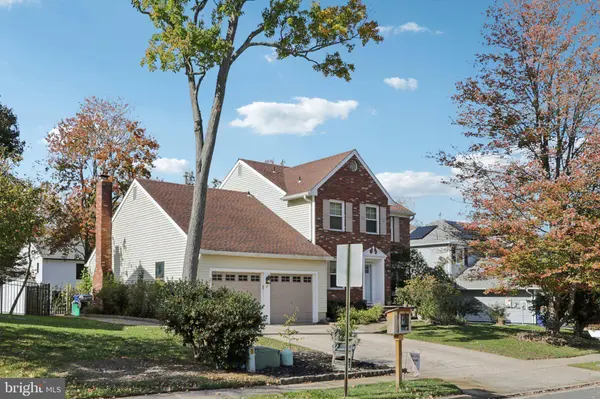 21 WHITECHAPEL DR, Mount Laurel, NJ 08054