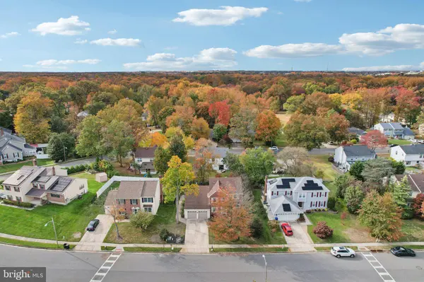 21 WHITECHAPEL DR, Mount Laurel, NJ 08054