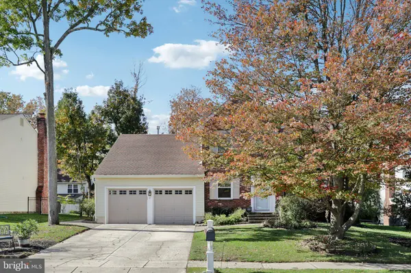 21 WHITECHAPEL DR, Mount Laurel, NJ 08054