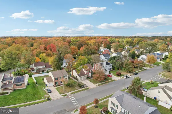 21 WHITECHAPEL DR, Mount Laurel, NJ 08054