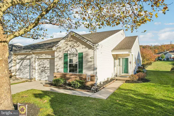 17 PEPPERGRASS DR N, Mount Laurel, NJ 08054