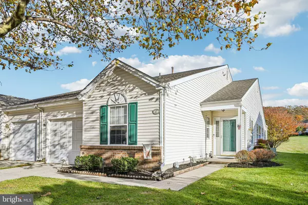 17 PEPPERGRASS DR N, Mount Laurel, NJ 08054