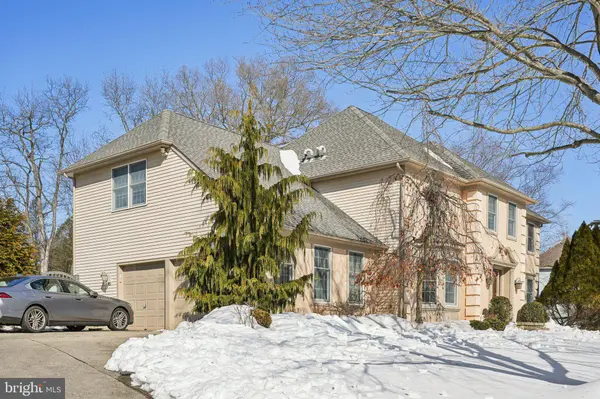 14 DAYLILY DR, Mount Laurel, NJ 08054