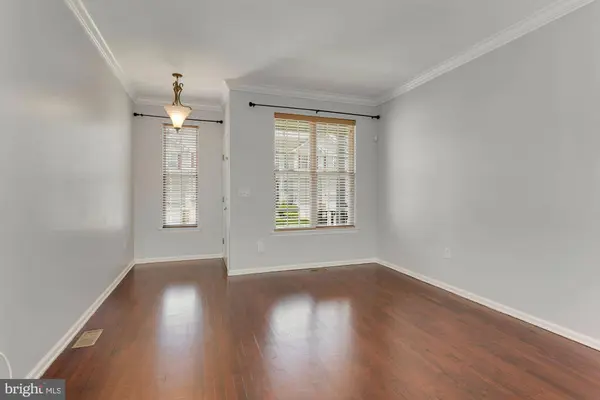 345 HUNTINGTON DR, Delran, NJ 08075