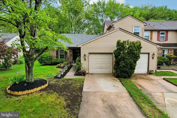 5 E OLEANDER DR, Mount Laurel, NJ 08054