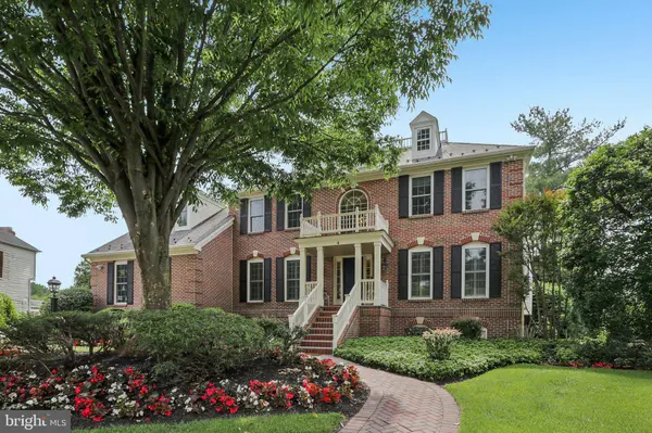 4 BROADACRE DR, Mount Laurel, NJ 08054