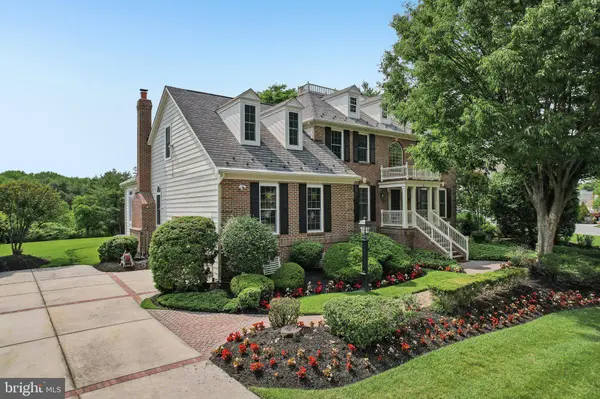4 BROADACRE DR, Mount Laurel, NJ 08054