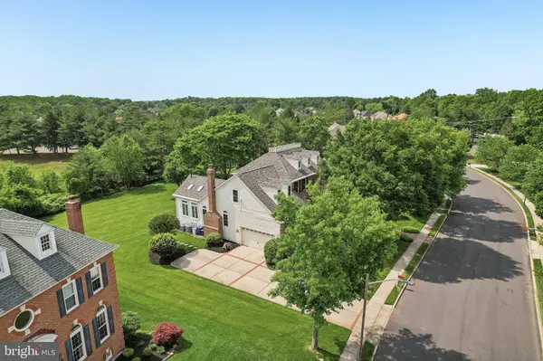 4 BROADACRE DR, Mount Laurel, NJ 08054