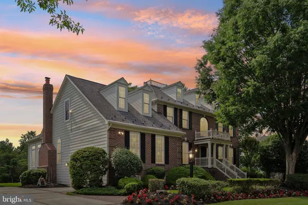 4 BROADACRE DR, Mount Laurel, NJ 08054