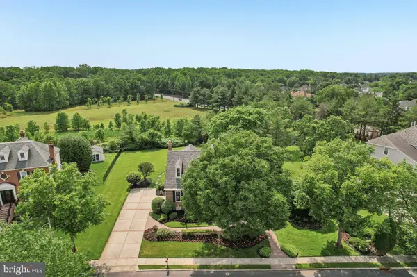 4 BROADACRE DR, Mount Laurel, NJ 08054